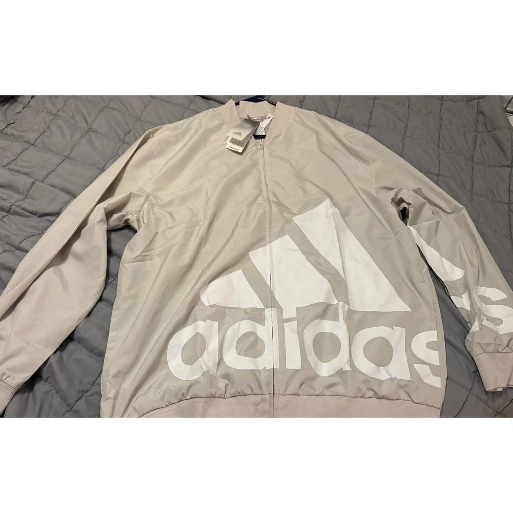 adidas Mens Essentials Giant Logo Windbreaker Alumina/White X-Large New tan